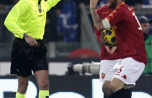 Scandalul cu Lucescu a umplut paharul » De Rossi afară din "naţională"?