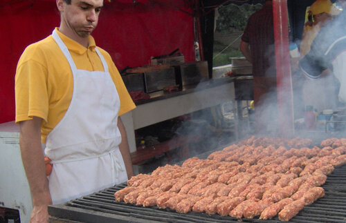 Şumudică apelează la metode neconvenţionale pentru a înlătura presiunea » Grătare la antrenament! :)