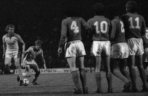 Citeşte o serie de superreportaje de pe secţiunea Drumul Mingii. AICI: «B.I. Seria : FOTBAL»