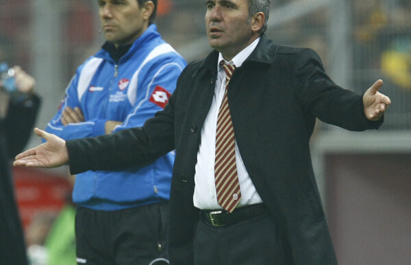 Hagi, criticat şi de foştii conducători ai Galatei: "N-ar trebui să mai stea nici măcar cinci minute"