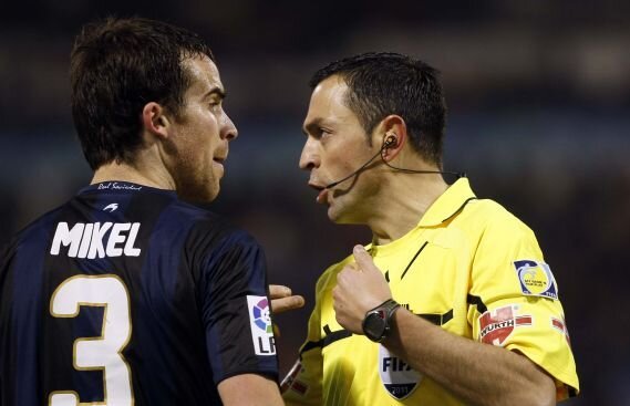 Ne arbitrează un spaniol » Teixeira Vitienes va conduce Bosnia - România