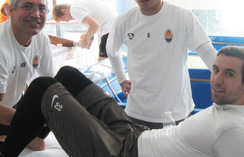 Victor Hexan, masorul echipei naţionale, e înnebunit după muzică: "Ahmetov m-a pus să-i cînt Besame Mucho"