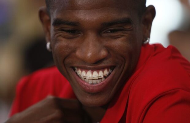 L-am naturalizat pe Helder! "În România e mai uşor decît în Franţa! Sînt grătare peste tot" :)