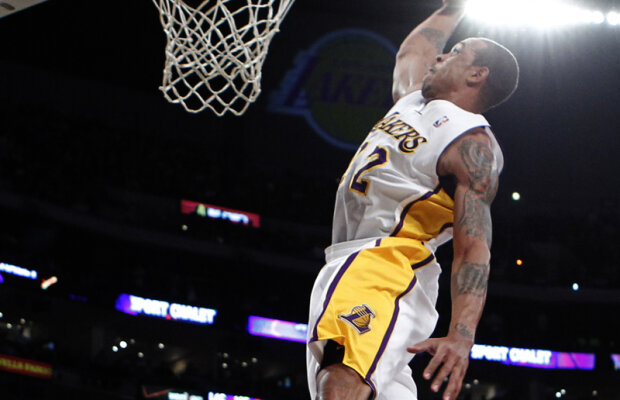 VIDEO Un super dunk! Shannon Brown, pe urmele lui Kobe Bryant