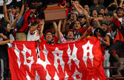 Moment fără precedent la o partidă din Columbia » Mort la meci