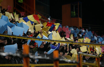 "Naţionala" a fost primită cu răceală la Piatra Neamţ, iar suporterii i-au cerut demisia lui Răzvan!