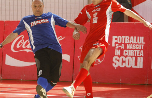 GALERIE FOTO: Selymes, Doroftei şi Prunea au făcut spectacol cu echipa Colegiului "Caragiale" » O pasă furtunoasă