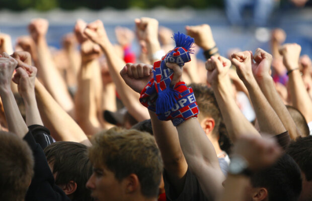 Neaşteptat » Cel mult 200 de stelişti din Bucureşti merg la Poli - Steaua