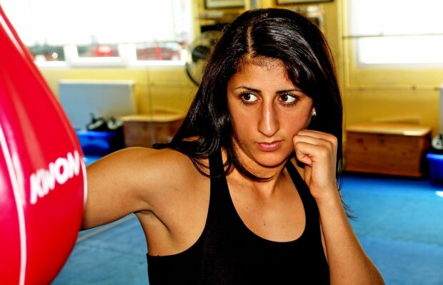 Campioana mondială la box Rola El-Halabi, împuşcată de tătăl său! :O
