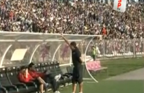 VIDEO / Stadionul "Dan Păltinişanu" fierbe. Timişorenii l-au luat cu asalt!
