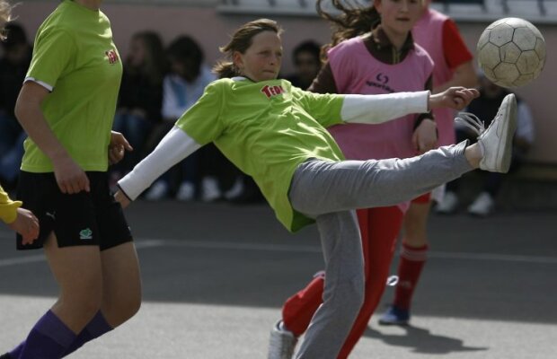 FOTO » Atenţie, băieţi! Fetele vin tare din urmă » Au ACADEMIE! ;)