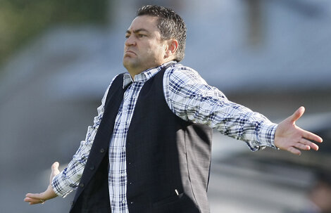 Ilie Stan acuză: "Cum să pice Craiova, cînd noi sîntem o comună de 1500 de locuitori?"