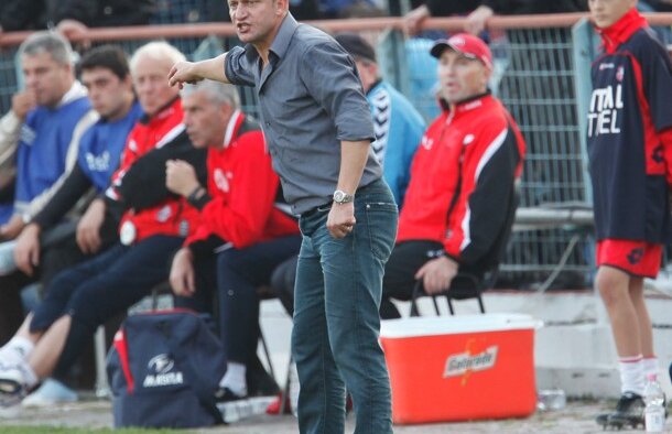 Dorinel Munteanu: "Să nu îi arătăm prea mult respect Stelei"