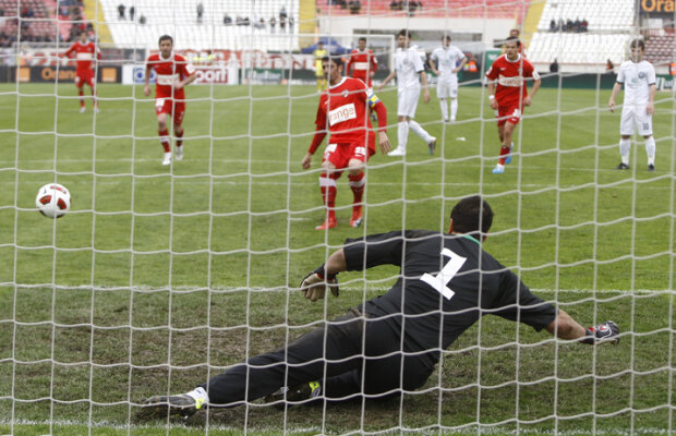 Dinamo - Unirea Urziceni 3-1 şi "cîinii" urcă în zona Europa League!