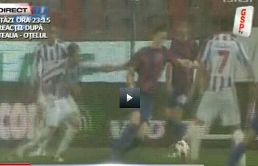 VIDEO / Gardoş este tras de tricou în careu » Trebuia acordat penalty?