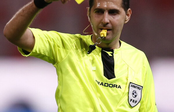 Brigadă favorabilă "roş-albaştrilor" în Regie: Steaua bate tot cu Robert Dumitru la centru!