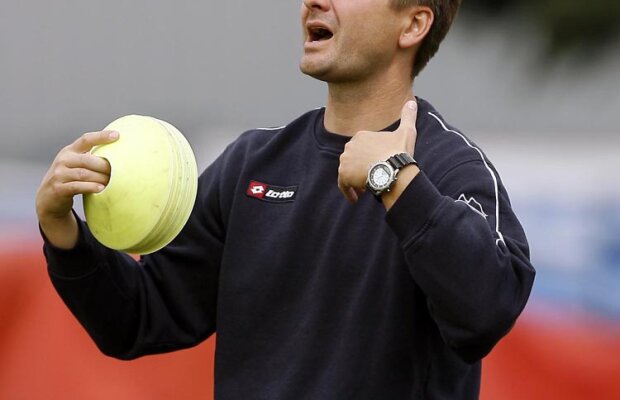 Uhrin: "Într-un derby nu există favorită, dar Rapid are avantajul că evoluează pe teren propriu"