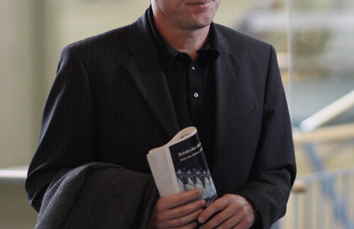 Antrenorul lui Schalke a deschis un centru de reabilitare pentru copiii cu probleme » Omul-miracol