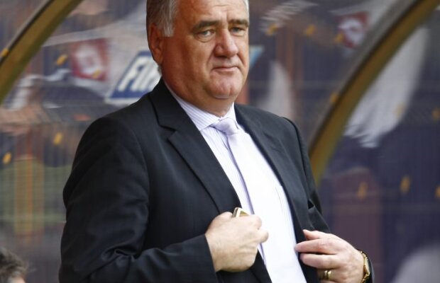 Chivorchian scoate starurile Timişoarei în curtea şcolii