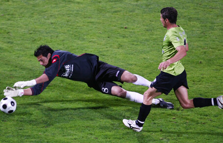 Olympiakos intenţionează să-l cumpere pe Pardo, dar portarul pune condiţii exagerate » Pretenţii de nabab