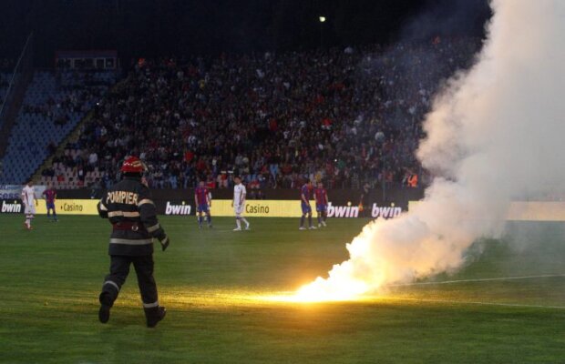 Steaua, amendată cu 15.000 de lei pentru că fanii au aruncat cu torţe. Dinamo va fi judecată vineri