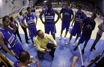 CSU Ploieşti a cîştigat primul meci din semifinalele cu Steaua. Al doilea meci este astăzi de la ora 18:00