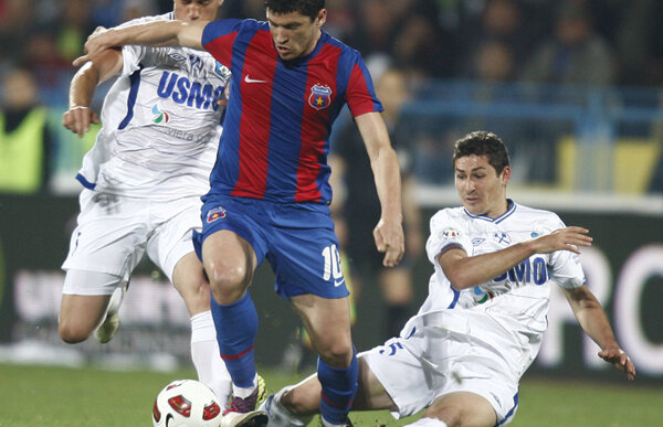 FOTO & VIDEO Cronica la Pandurii - Steaua 1-1 scrisă de Cristi Geambaşu » Voleul care ascunde ruşinea