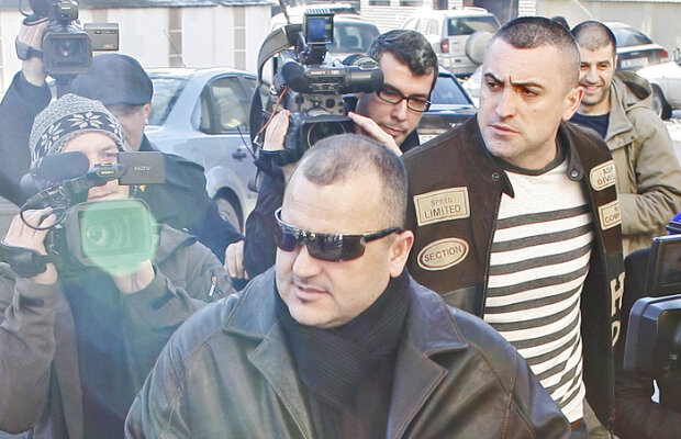 Scandal la cantonamentul Craiovei » Un jurnalist a cerut AJUTOR la 112!