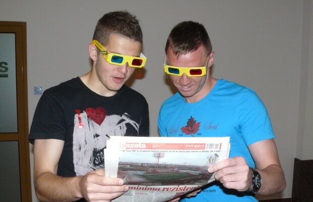 Ceferiştii Cadu, Bud şi Buş au fost primii fotbalişti din Liga 1 care au admirat Gazeta  3D de Ziua bărbatului