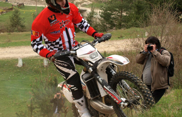 FOTO / Cristi Ciocoiu pregăteşte Campionatul European de Enduro