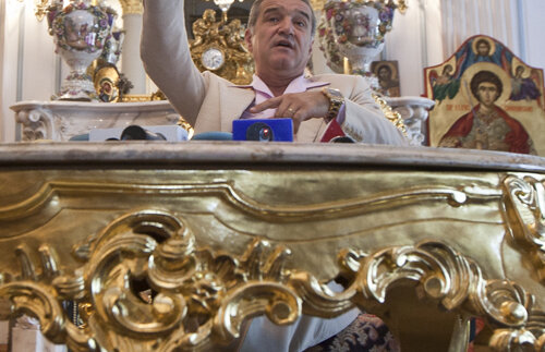 Gigi Becali se autoproclamă "împăratul Stelei" şi îşi mută "regatul" pe Naţional Arena :S