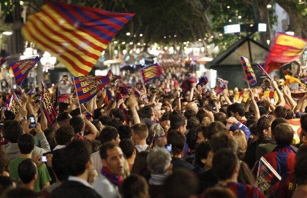 FOTO 12.000 de catalani au sărbătorit în stradă titlul cîştigat de Barca