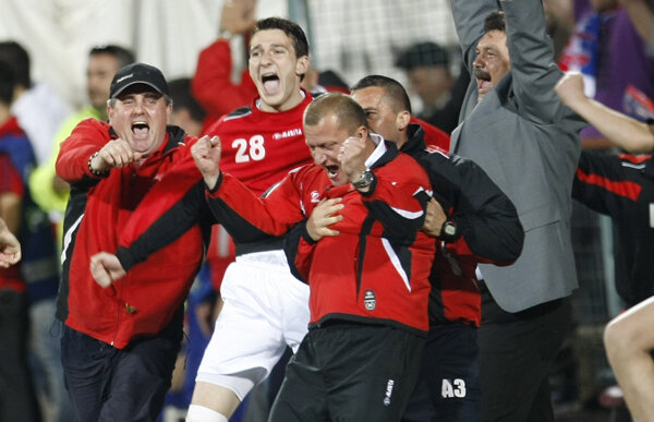 Dorinel Munteanu scrie istorie la malul Dunării » Primul titlu în Moldova, prima prezenţă în Ligă