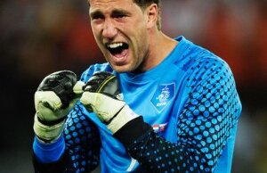 Stekelenburg l-a "imitat" pe Ramos şi a scăpat trofeul din autocar :)