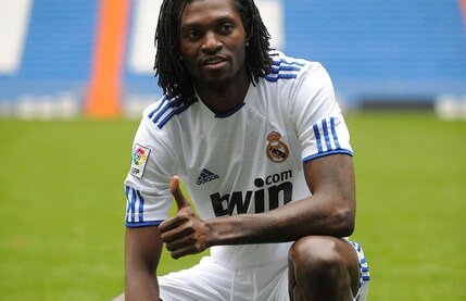 Adebayor nu se deplasează de frică în Angola :O