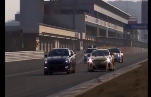 Video: înfruntarea titanilor