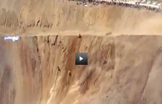 VIDEO / Super motocros » Au mers cu motocicleta pe VERTICALĂ!