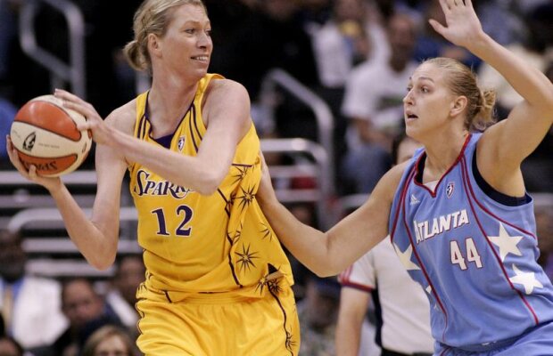 A murit cea mai înaltă jucătoare de baschet din lume