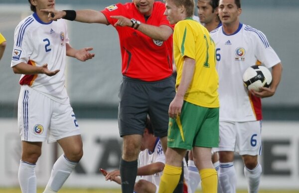 Soarta lui Răzvan depinde de fluierul suedezului Jonas Eriksson » Arbitru-talisman