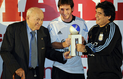 Nu se mai satură de triumf » Messi a cîştigat Trofeul Di Stefano