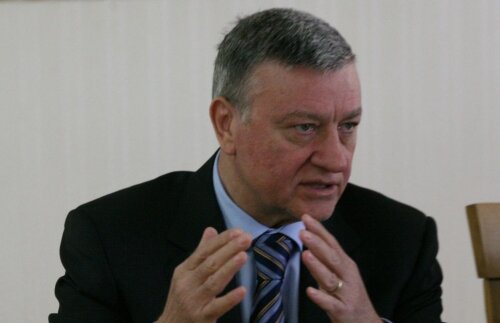 Mircea Sandu: "Cu astfel de meciuri vom forma o echipă puternică peste doi ani"