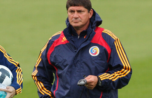 Iovan îşi avertizează fundaşii: "Paraguay ajunge foarte RAPID la poarta adversă"