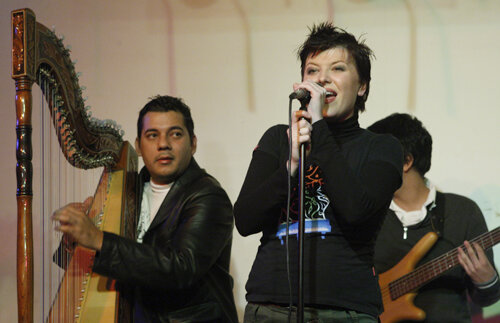 O braşoveancă l-a impresionat pe preşedintele UEFA! » Cîntec pentru Platini