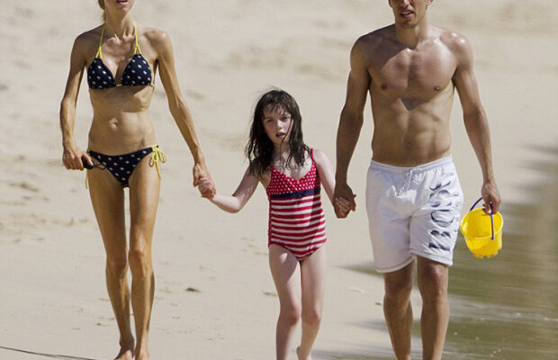 GALERIE FOTO Soţia lui Phil Neville, prea slabă!