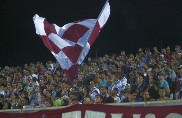 Cadou pentru Răzvan » Încă 8.000 de fani în Giuleşti