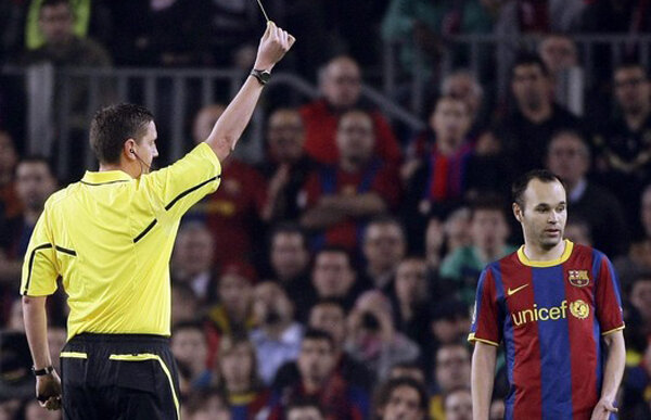 Pedepse drastice pentru "trişori" » Jucătorii care iau intenţionat "galben" vor fi suspendaţi două etape