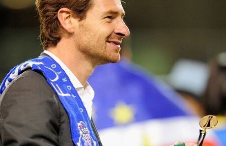 Un jucător a anunţat pe Facebook plecarea antrenorului Villas Boas la Chelsea :O