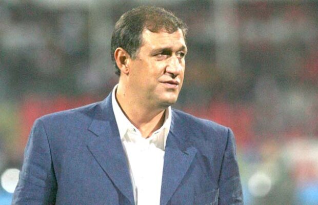 Cămătaru: "Brandul Universităţii e... decedat! Singurul vinovat e acest personaj obscur, Adrian Mititelu!"