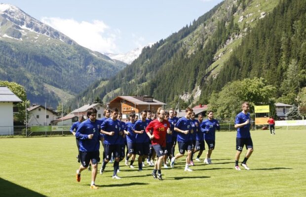 După un antrenament istovitor, steliştii au dat şi ture de teren » MM a dat vina pe un poet: "Aţi prins Moartea căprioarei" :D