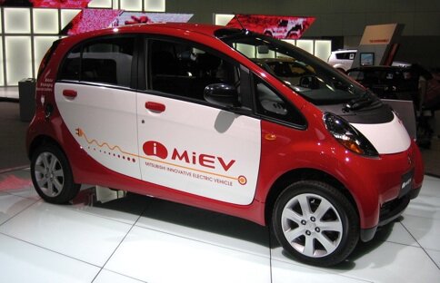 Prima staţie de încărcare a maşinilor electrice din România se află în Piaţa Unirii